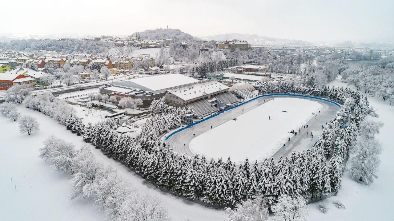 Отель Dom Sportowca Blonie - Mosir Санок Экстерьер фото